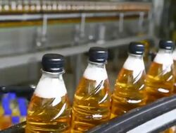 CU Soft drink bottling line Stock Footage