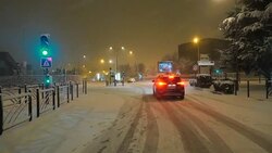 CLEAN : Misery for commuters as heavy snow paralyses Paris News Clip
