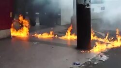 CLEAN : Tear gas and Molotov cocktails exchanged in Tachira cross-fire News Clip