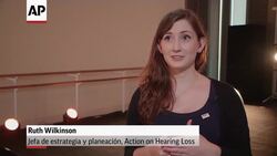 Gafas inteligentes ayudan a los sordos a disfrutar del teatro News Clip