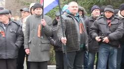 CLEAN : Crowd gathers outside Crimea building to b News Clip