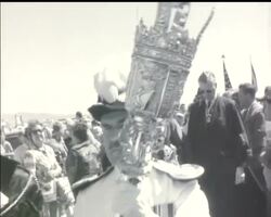 LONDON BRIDGE IS GOING UP News Clip