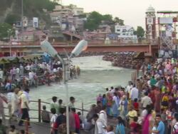 WS PAN View of crowds in Ganges river at Hari ki Pauri in Haridwar /Haridwar, Uttarakhand, India Stock Footage