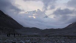 Everest in clounds Stock Footage
