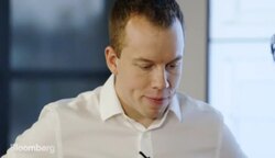 This Armband Makes Minority Report's Technology a Reality News Clip