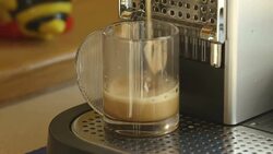 MACRO: making a delicious cup of coffee Stock Footage