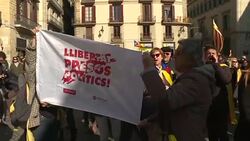 CLEAN : Protesters gather in Barcelona as Puigdemont vote postponed News Clip