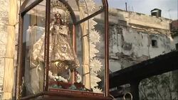 Cientos de creyentes recorrieron las calles de La Habana en una procesion en honor a la virgen. News Clip