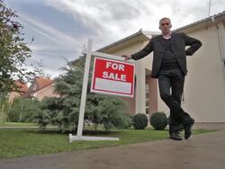 agent for the sale of real estate Stock Footage