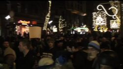 Thousands jeer leaders over excessive government control Instructional Video