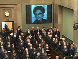 CLEAN:First lady's body returns to grief-stricken Poland News Clip