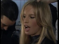 UPDATE  World's top models tread the catwalk for Victoria's Secret News Clip