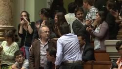 Parlamento de Uruguay crea el primer mercado legal y regulado de marihuana en el mundo; uruguayos reaccionan News Clip