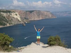 woman traveler on the beautiful coast Stock Footage