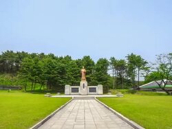 Shot of bronze statue of King Sejong Stock Footage