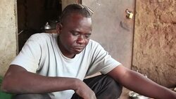 VOICED : Reciclaje ilumina las noches en Mali News Clip