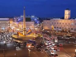 T/L HA Vosstaniya Square night traffic 1a Stock Footage