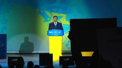 Ukrainian journalists protest censorship during President's speech News Clip