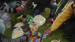 VOICED : Indigenas asisten a misa papal en Quito News Clip