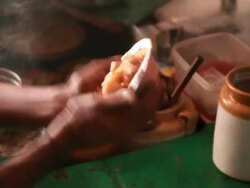 Man preparing chaat, Delhi, India Stock Footage