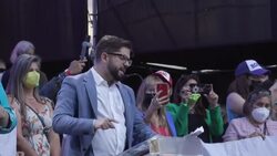 VOICED : Entre ataques de derecha e izquierda, Kast y Boric cierran campaña en Chile News Clip