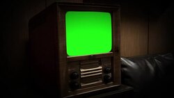 Old Wooden Tv With Green Screen. Stock Footage