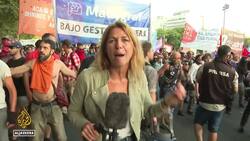 Argentina police battle protesters opposed to ‘omnibus’ reform bill News Clip