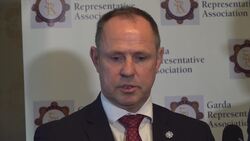 Garda Representative Association hold briefing on dispute with Commissioner Drew Harris - Full News Clip