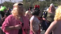 CLEAN : Portugal: Cross-dressing carnival hits Loures's main drag News Clip