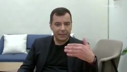 Intel’s Mobileye Plans Self-Driving Cars for the Masses by 2025 News Clip