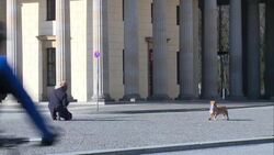 CLEAN : Berlin's Brandenburg Gate almost empty as Germany tightens measures over coronavirus spread News Clip