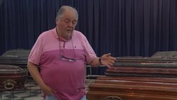 VOICED : El lujo de morir en una Argentina en crisis News Clip