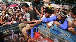 CLEAN : Bangladesh: Dhaka residents rush to buy onions as price hits record high News Clip