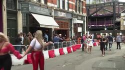 VOICED : Ingleses recuperan el placer de los pubs y los salones de belleza News Clip