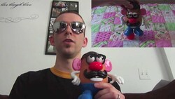 Two-Way Prepositions with Mr. Potato Head (Wechselpräpositionen mit Herrn Kartoffelkopf) Instructional Video