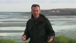 Desperate migrants hope to reach Dover from Calais News Clip