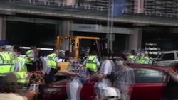 CLEAN : New Zealand police place roadblocks to contain anti-vax protesters News Clip