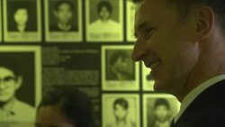 Jeremy Hunt MP looking at exhibition of political prisoners in Yangon News Clip