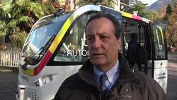 En una ciudad italiana se ensayan autobuses el ctricos sin conductor  Instructional Video