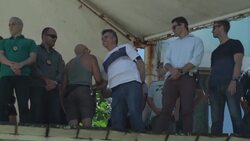 Bolsonaro takes in an aerial acrobatics show Instructional Video