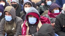 CLEAN : Migrants arrive on England's south coast after interception in English Channel News Clip