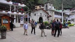 CLEAN : Machu Picchu train strike leaves tourists stranded in Peru News Clip