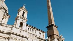 tracking shot on Bernini's fountain in Piazza Navona, Rome Stock Footage