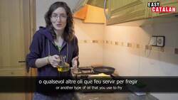 Easy Catalan 18 - How to make a proper tortilla - with subs Instructional Video