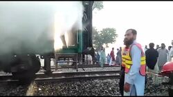 VOICED : Letal incendio en un tren en Pakistan News Clip