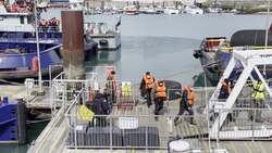 People believed to be migrats arrive in Dover News Clip
