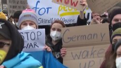 CLEAN : Berlin: hundreds protest against Russia's invasion of Ukraine News Clip