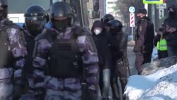 CLEAN : Supporters arrested outside court ahead of Navalny hearing News Clip