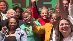 CLEAN : US soul food restaurant rings in midterms with Bingo and dance News Clip