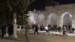 Israeli police, Palestinians clash at Jerusalem's Al-Aqsa mosque News Clip